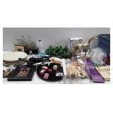 Group of: Electronics, wine bags, toy horses with