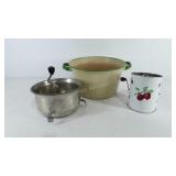 Kitchenwares, enameled pot with 10 1/2" diameter,