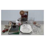Decor and glass group, figurines, frames, wall