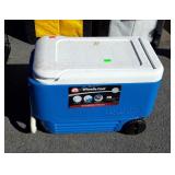 Igloo Wheeled Cooler, 38 at. Size blue color.
