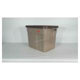 18+ gallon Rubbermaid Roughneck storage tote with