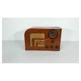 Philco tube radio, model 38-9. Case is in good