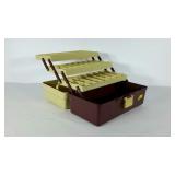 Plano cantaliever tackle box, empty.