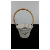 Pfaltzgraff 6" basket with wrapped handle