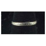 18k white  gold band tested size 7, 1.5g