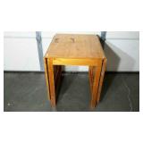 Swing leg drop leaf table, finish needs a little