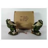 Tug of war frog decor with box, one frog
