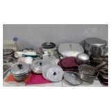 Kitchenwares, bakeware, poly knife block, rice