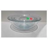 Set us 3 Pyrex bowls USA graduated sizes, 12