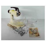 Sunbeam electric mixer, works, includes two glass