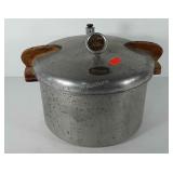 Cookware, pressure cooker by national pressure