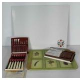 Kitchenwares : 2 sets of steak knives (one by