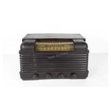 Truetone AM/FM radio, model D289E, 19x9x8