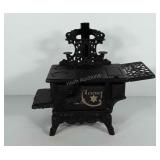 Crescent cast iron salesman sample stove, 11 1/2"