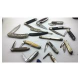 14 pocket knives and a straight razor Urham