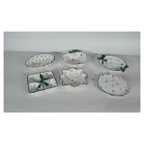 6 matching pieces of serviceware.