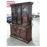 China Cabinet, 2pc unit, hutch top is lighted,