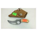 Thumbhole knife with leather sheath