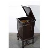 Victorla Player, model VV47, turntable rotates,