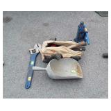 Tool Lot. Aluminum Feed Scoop, 18" Adjustable