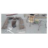 Gardening Planters Group. Pot stands, Owl Figure