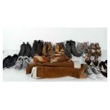 Ladies shoe lot. Most appear to be size 8. The