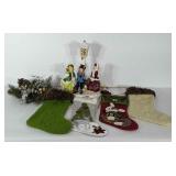 Christmas lot: Carolers lamp (works, but top of