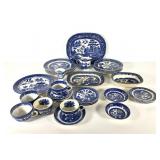 Blue Willow dinnerware, 36 pieces including 13"
