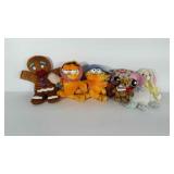 Plush toy lot, including two 1981 Garfield plush