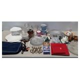 Mixed lot: glass plates and serving tray,