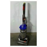 Dyson Absolute vacuum, powers on