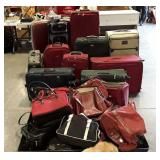 Skid lot: suitcases, full size, totes, complete