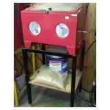 Pneumatic sandblaster cabinet with the blasting