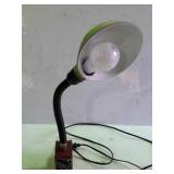 Magnetic mount Shop light works off of 110