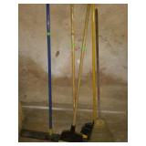 Group of 5 brooms 1 push broom Location house