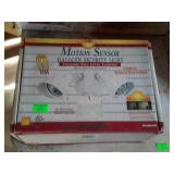 Motion sensor halogen security light in box,