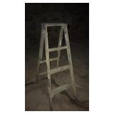Wooden step ladder 4 ft