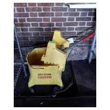 Rubbermaid Mop Bucket with ringer
