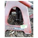 Pair of MVP 2 ton jack stands, Location pool house