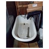 Cast Iron Tub, Location pool house