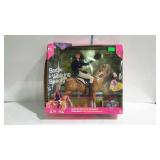 Barbie, Barbie & Walking Beauty Gift Set, the box