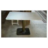Table - Restaurant style with metal based