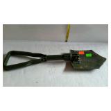 Folding trench shovel