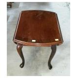 Drop leaf end table, Queen Anne footed - 26 x 19