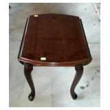Drop leaf end table, Queen Anne footed - 26 x 19