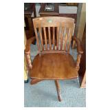 Swivel desk chair with arms