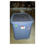 Tote with lid - Rubbermaid 18 gallon