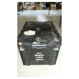 Tote with locking lid
