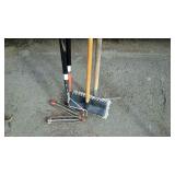 Tool lot, includes two paint rollers and scrub