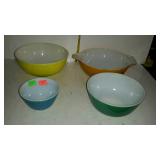 Pyrex mixing bowls, lot of four